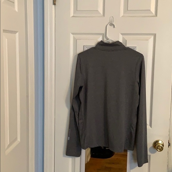 Workout pullover - Picture 6 of 8